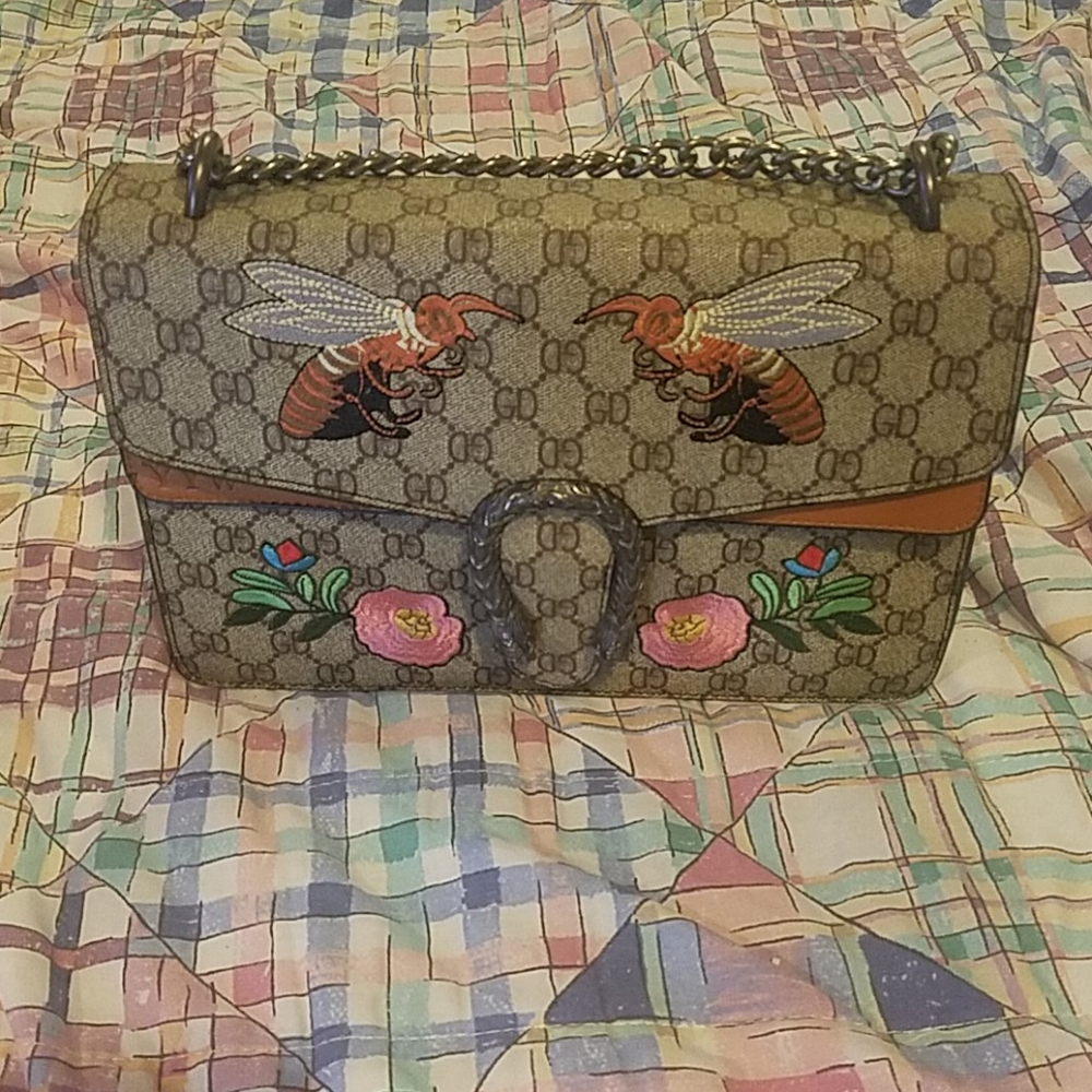 Bee and flower flap bag